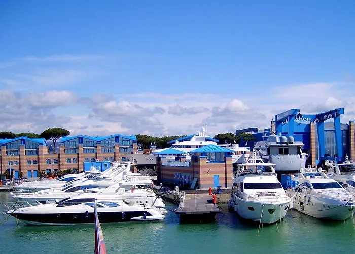 Retreat With Pool * ルッカ