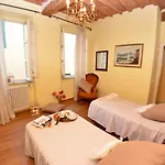 Retreat With Pool *